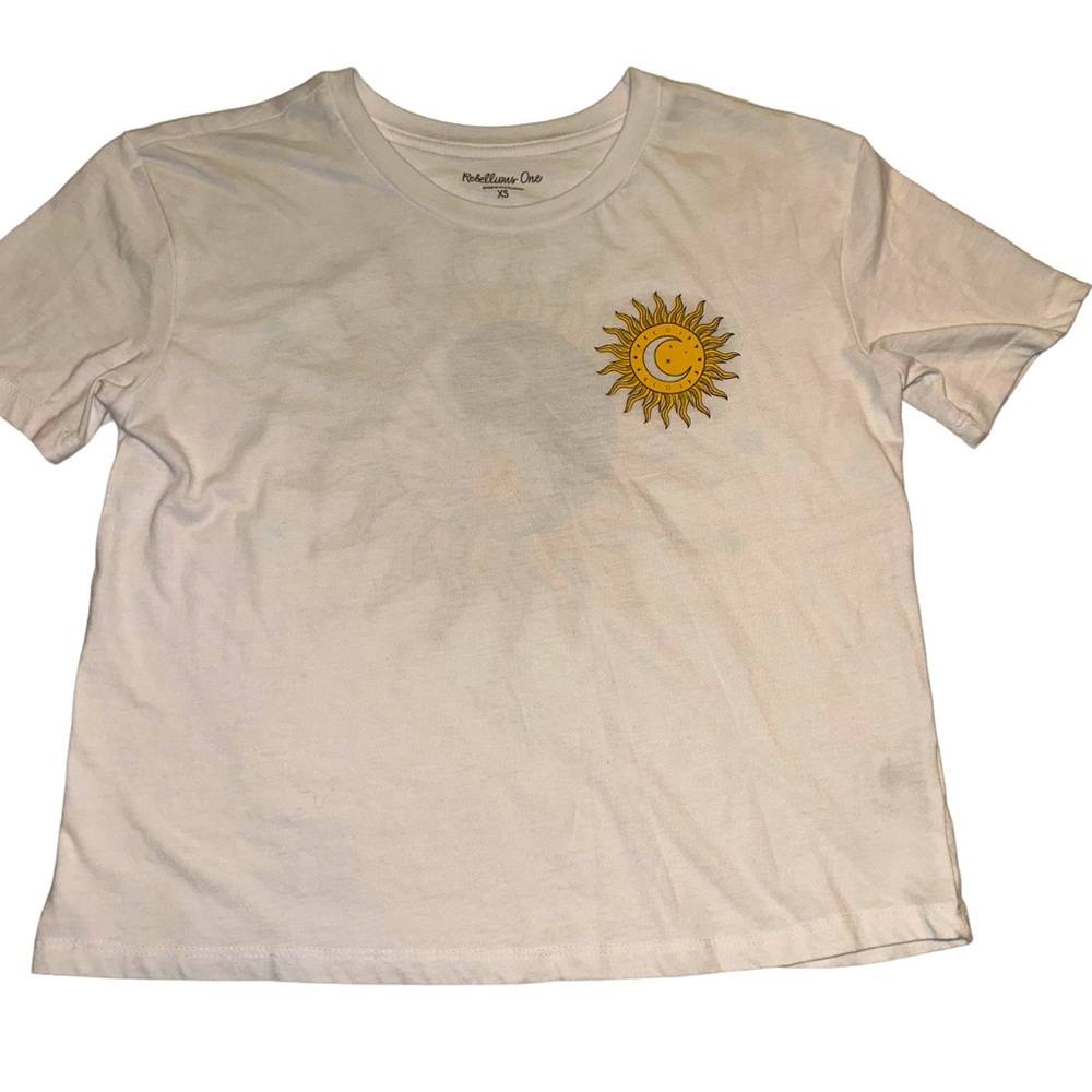 REBELLIOUS ONE Juniors' Yin Yang Sun Moon Graphic-Print T-Shirt Short Sleeve XS
